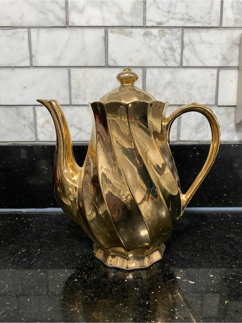 Gold Swirl Ceramic Teapot - Elegant Home Kitchen Pitcher